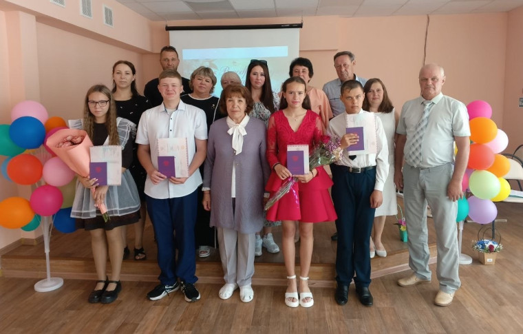 Вручение аттестатов выпускникам 9-го класса.